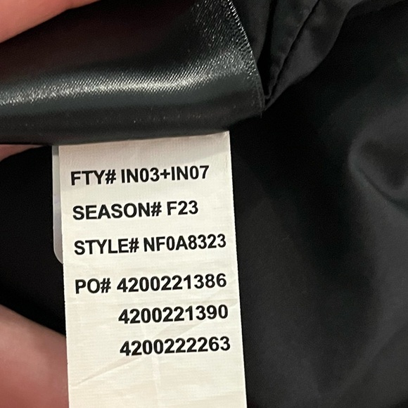 The North Face Valley Twill Utility Shacket - Picture 13 of 13